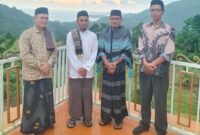 Ket foto : Abu Muda Tgk. Agustari Husni, S.Pd.I., M.Pd (nomor satu dari Kiri), foto dokumentasi Liputan1.net/Desta.