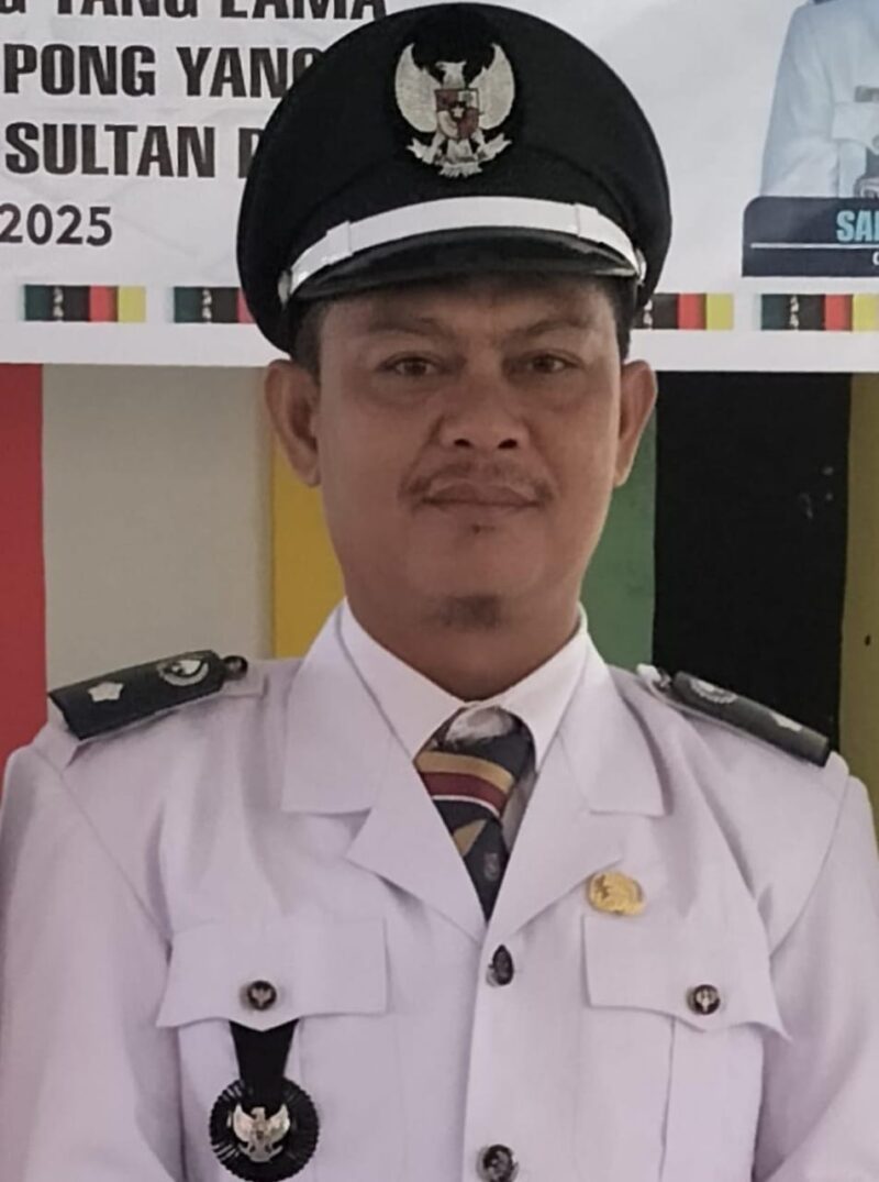 Ket foto : Agustari Husni, M.Pd., Pj Keuchik Kampong Pulo Kedep, Kecamatan Sultan Daulat, Kota Subulussalam, foto dokumentasi Luputan1.net, Kamis (07/08/2025).
