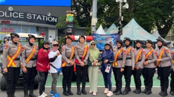 Musik Orkes Melayu Gerobak Dorong Meriahkan CFD Bundaran HI, Polwan Sampaikan Imbauan Humanis*