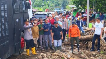 Polda Sulut Bergerak Cepat, Ratusan Personel Polri Bantu Pulihkan Kondisi Pasca Banjir Bandang di Bolaang