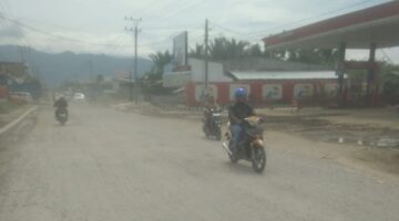 BPJN 3.5 Diduga Lalai, Proyek Pengaspalan Medan-Kutacane Tanpa Penyiraman Sebabkan Warga Terdampak Debu dan Terancam Kesehatan