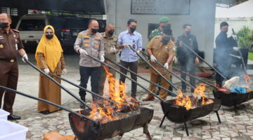 Kapolres Aceh Tenggara Hadiri Pemusnahan Barang Bukti 56 Perkara di Kejaksaan Negeri Aceh Tenggara